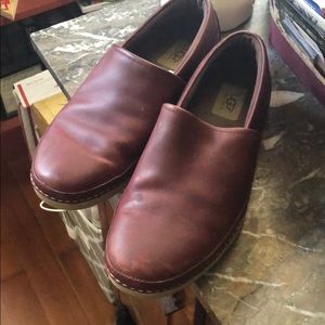 Men’s Uggs slip on leather loafer.
